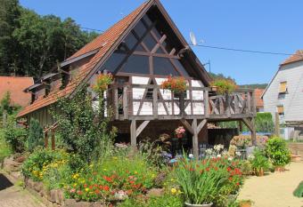 G  te des Chateaux-forts has Balcony rooms