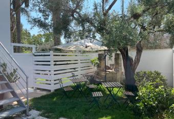 Frank   s house 41 Underground allows 18 year olds to book a room