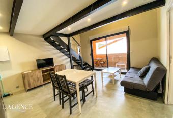 Appartement duplex r  cent 6 couchages By L Agence allows 18 year olds to book a room