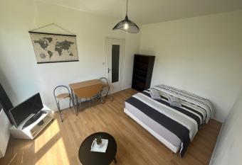 Studio- parking gratuit - DABNB allows 18 year olds to book a room