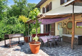 Casamasa has Smoking/Balcony rooms