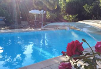 Le Lavoir allows 18 year olds to book a room