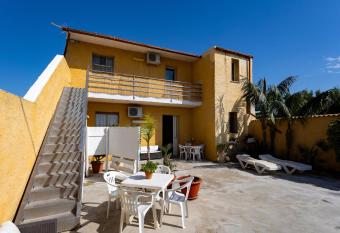 Casa Vacanza A Due Passi Dal Mare has Balcony rooms