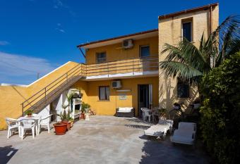 Casa Vacanza Da Michele has Balcony rooms