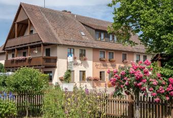 Gasthof Zur frohen Einkehr has Balcony rooms