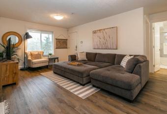 Cozy Renovated Oasis W Private Terrace & Parking has Balcony rooms