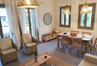 Nautilus Beach Home has Balcony rooms