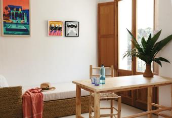 Hostal Mar y Sal has Balcony rooms