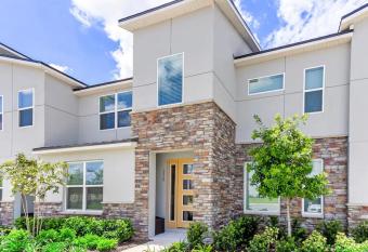 Solara Luxury 4BR/4BTH near Disney w Pool & BBQ has rooms with a private hot tub