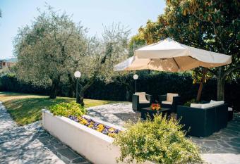 Villa Angela Olympic Garda Lake has Balcony rooms