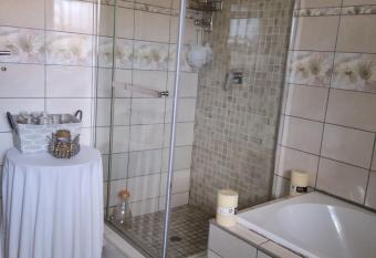 Cheerful Family Holiday Home has Balcony rooms