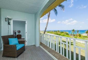 Dramatic views from this specious 1bd/1bth has Balcony rooms