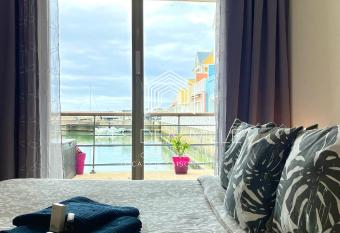 La Terrasse C.L.S Deauville has Balcony rooms