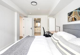 5star luxury king room allows 18 year olds to book a room