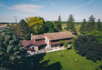 Servus Stratford has Balcony rooms