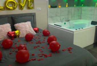 Lov   SPA allows 18 year olds to book a room