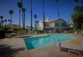 Elegant modern Palm Desert getaway has Balcony rooms