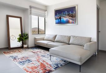 Spacious 2 Bedroom Apartment with Beautiful Sunset allows 18 year olds to book a room