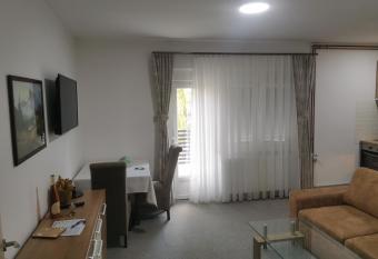 Restoran Mijajlovic has Balcony rooms