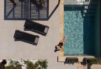 Pnoes Luxury Suites allows 18 year olds to book a room