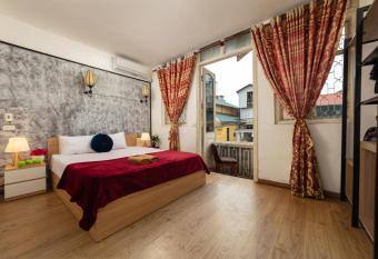 Hanoisunflowersuitehostel has Balcony rooms