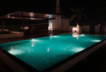 Preferred30 3R2B 7pax Meritus Perai has Balcony rooms