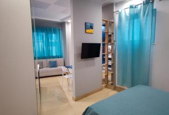 LAIOLA APARTMENT has rooms with a private hot tub