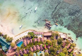 Secret Place Hotel and Restaurant has Balcony rooms