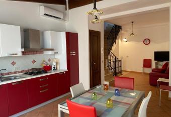 Casa vacanze Brezza Marina has Balcony rooms