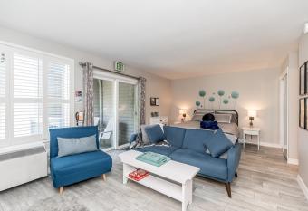 Blue Heart Mountain Studio Dream Walk to slopes, tennis has Balcony rooms