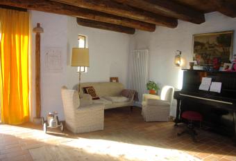 LA CASA ALTRUI- CAMERA MATRIMONIALE CON BALCONE VISTA DOLOMITI e AREA RELAX has Balcony rooms