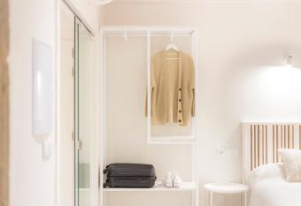 Luz de Viro allows 18 year olds to book a room