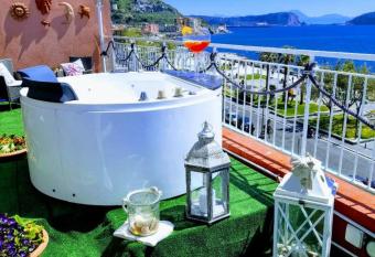 Terrazza Miracapri has Balcony rooms