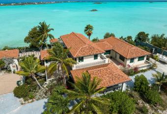 Turquoise Waterfront 5 Bedroom Rustic Villa has Balcony rooms