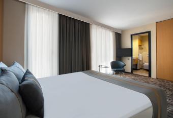 Tan Hotel - Special Category has rooms with a private hot tub