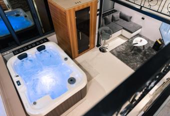 Deluxe dreams & spa Sabac allows 18 year olds to book a room