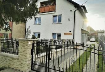 Ubytovanie u Jozefa / Strba has Balcony rooms