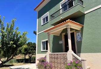 Quinta Jos   & Maria allows 18 year olds to book a room