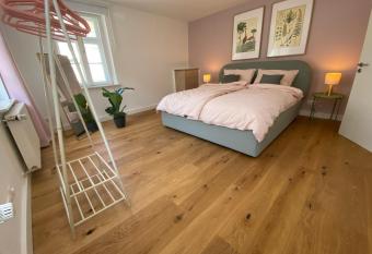 SCHLOSS & ALTSTADT - Modern & Stylish f  r 6 K  che allows 18 year olds to book a room