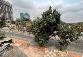A 5 minutos do aeroporto! La Vie com estacionamento privado has Balcony rooms