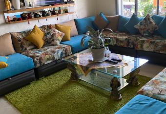   toile filante allows 18 year olds to book a room