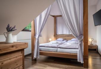 Wellness Hotel Ondr      v dv  r allows 18 year olds to book a room