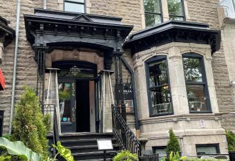 H  tel Boutique Ophelia allows 18 year olds to book a room