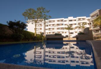 Blu paradise,a ray of sunshine between sea & pool has Balcony rooms