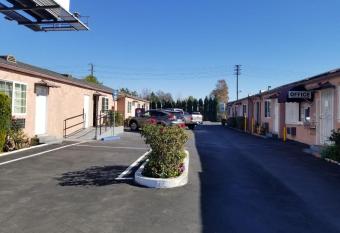 CINEMA MOTEL allows 18 year olds to book a room