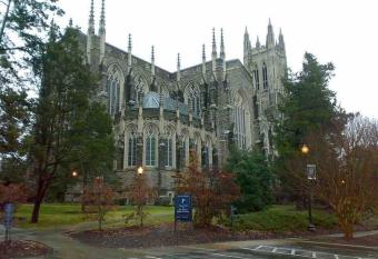 Gentrified King Suite Near Duke w/ Hot Tub has rooms with a private hot tub