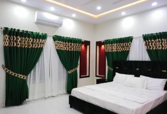 Travelodge Guesthouse has Balcony rooms