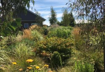 a meadow allows 18 year olds to book a room