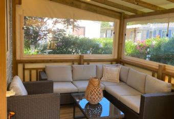 Mobil home de charme has Balcony rooms