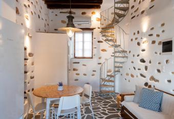 Batistas Guest house has Balcony rooms